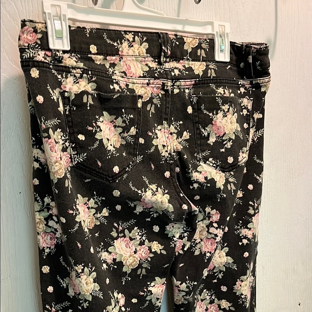 Jalate juniors 13 Floral Skinny Jeans - Black and Pink - Picture 3 of 9
